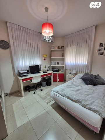 דו משפחתי, הראשונים 108, קרית חיים מזרחית, חיפה