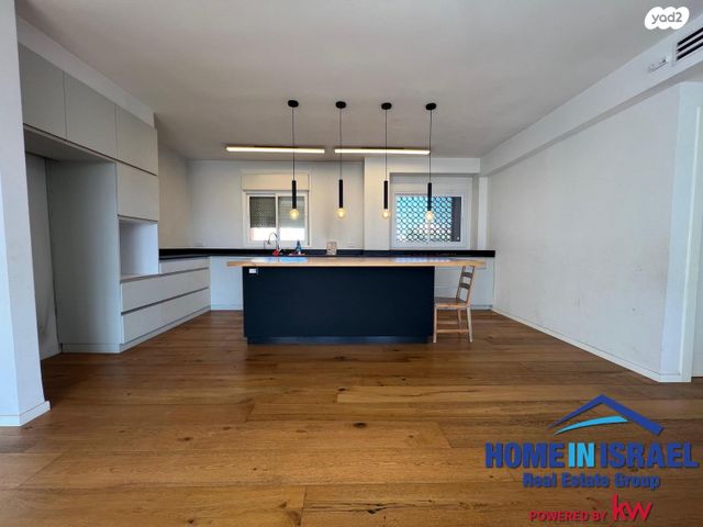 שדרות טום לנטוס 