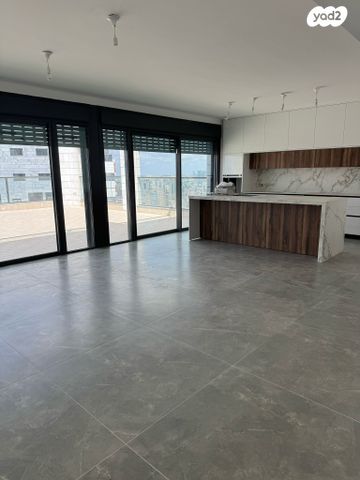 גג/ פנטהאוז, יצחק שמיר 7, רמת הדר, גבעת שמואל