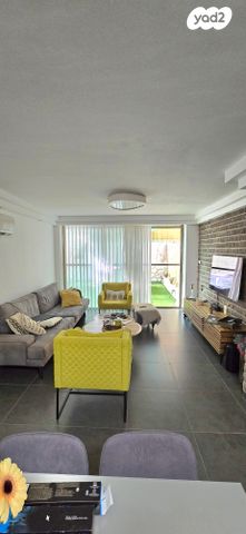 דירה, צבי ש"ץ, גרין ועם, חולון