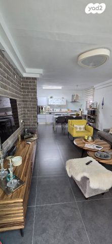 דירה, צבי ש"ץ, גרין ועם, חולון