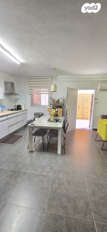 דירה, צבי ש"ץ, גרין ועם, חולון