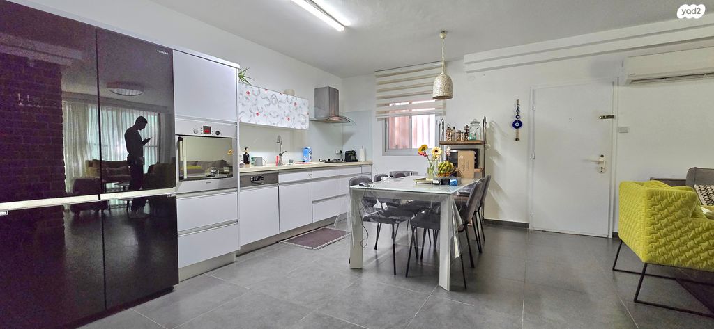 דירה, צבי ש"ץ, גרין ועם, חולון