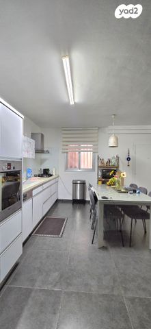 דירה, צבי ש"ץ, גרין ועם, חולון