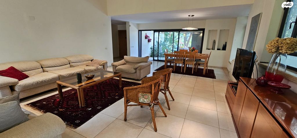 דו משפחתי, הדר, רמת השרון