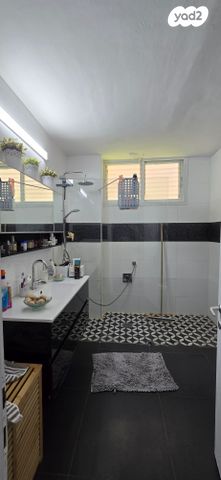 דירה, צבי ש"ץ, גרין ועם, חולון