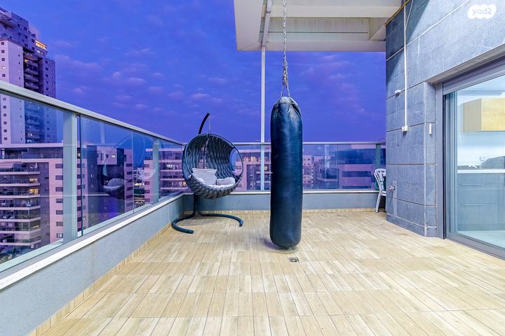 גג/ פנטהאוז, הנרייטה סאלד 4, כרמי גת, קרית גת