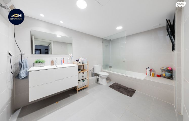 דירה, יוסי בנאי, פסגות אפק, ראש העין