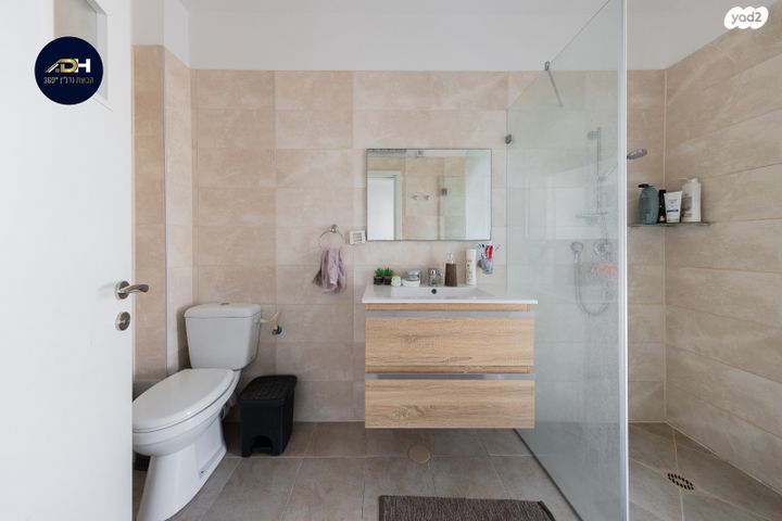 דירה, יוסי בנאי, פסגות אפק, ראש העין