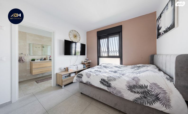 דירה, יוסי בנאי, פסגות אפק, ראש העין