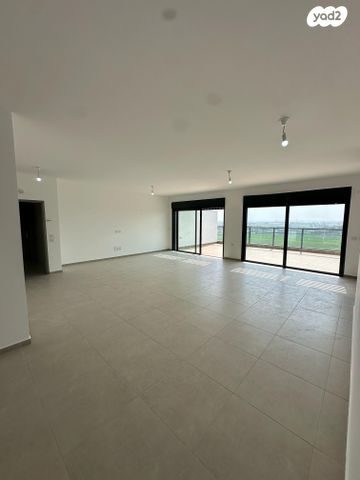 גג/ פנטהאוז, הרב מרדכי אליהו 28, כרמי הנדיב, אחוזת רוטנר, קרית מלאכי