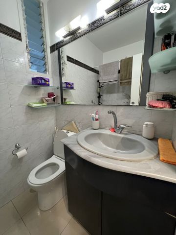 דירה, רמב"ם, ראשון לציון