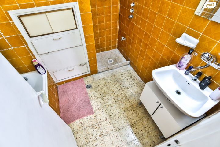 דירה, האחים סמילצ'נסקי, רמז, מערב ותיק, ראשון לציון