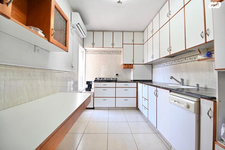 דירה, רמב"ם, ראשון לציון