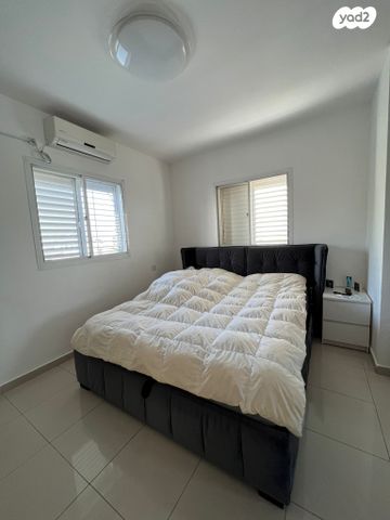 דירה, רמב"ם, ראשון לציון