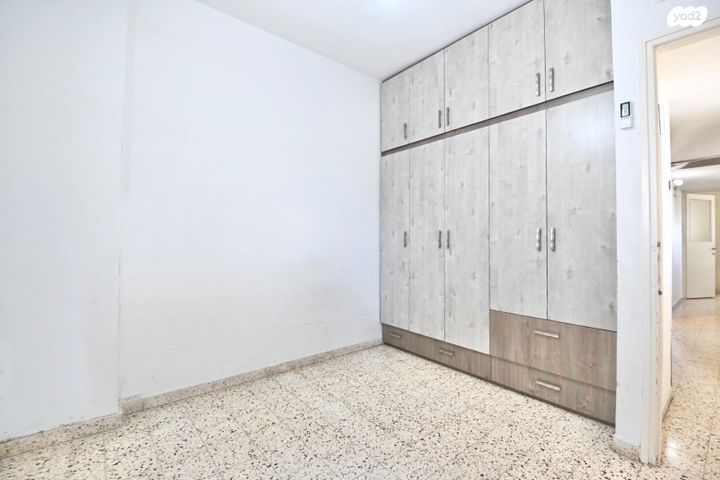 דירה, רמב"ם, ראשון לציון