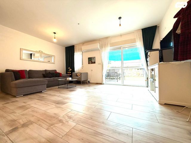 בית פרטי/ קוטג', בצת, בת חפר, בת חפר