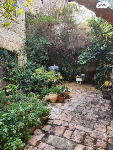 דו משפחתי, רבדים, ירושלים