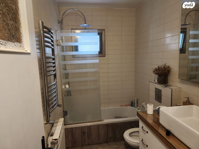 דו משפחתי, רבדים, ירושלים