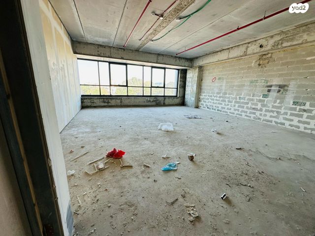 משרדים, חדרה