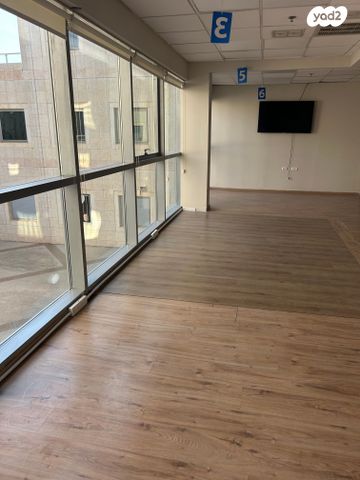 השדרה המרכזית 15