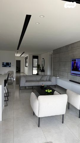 גג/ פנטהאוז, דובדבן 13, לב העמק, עפולה