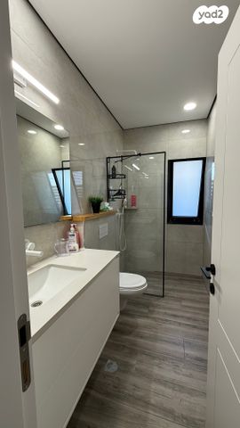 גג/ פנטהאוז, דובדבן 13, לב העמק, עפולה