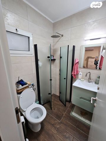 דו משפחתי, מגדל 84, בתרא, קצרין