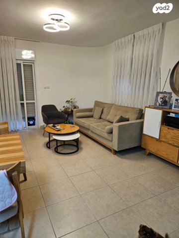 דו משפחתי, מגדל 84, בתרא, קצרין