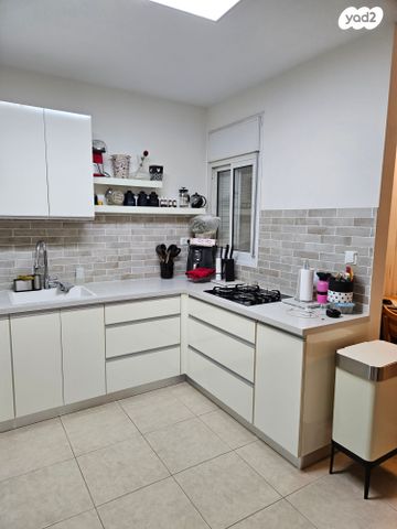 דו משפחתי, מגדל 84, בתרא, קצרין