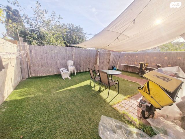 יגאל אלון 37