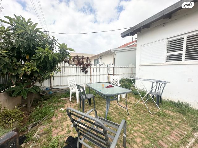 בית פרטי/ קוטג', שיכון עובדים, גן יבנה