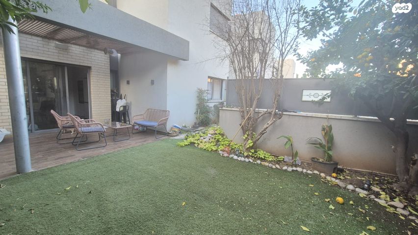 דירת גן, אורנית