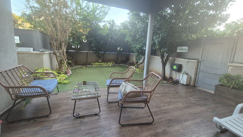 דירת גן, אורנית