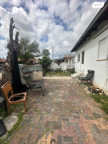 בית פרטי/ קוטג', שיכון עובדים, גן יבנה