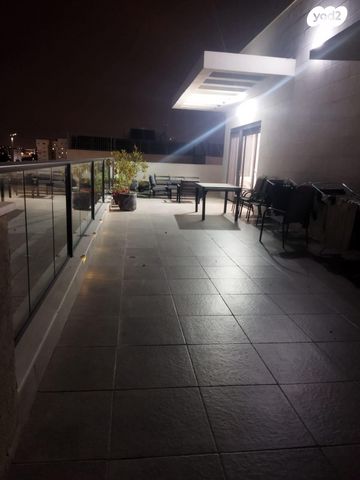 גג/ פנטהאוז, הרב זבולון גרז, רחובות הצעירה, רחובות