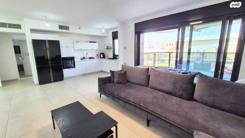 דירה, חיים הרצוג, הוד השרון