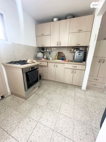 בית פרטי/ קוטג', שיכון עובדים, גן יבנה