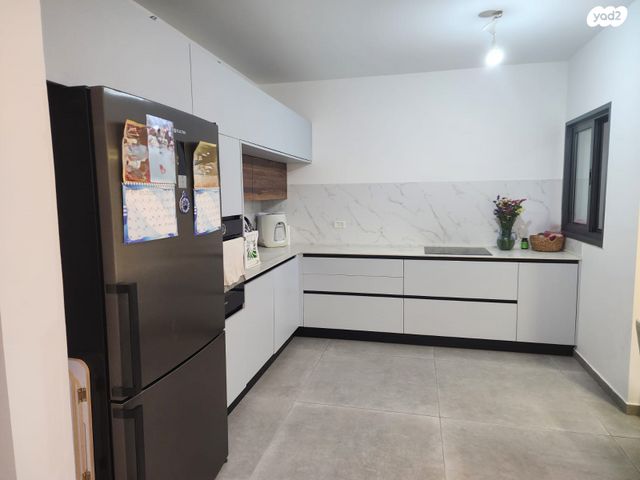 דירת גן, שיר השירים, שאר העיר, גן יבנה