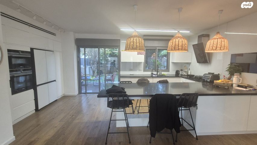 דירת גן, אורנית