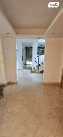 בית פרטי/ קוטג', קרית יערים, רמת השרון