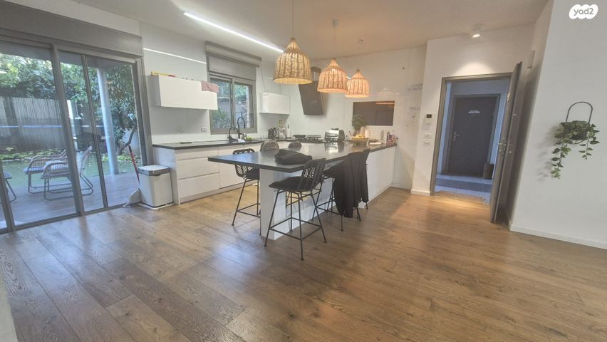 דירת גן, אורנית