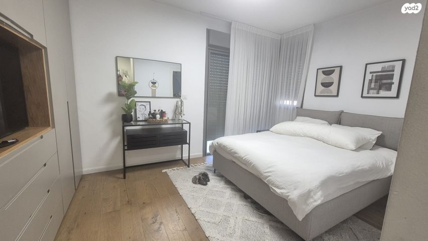 דירת גן, אורנית