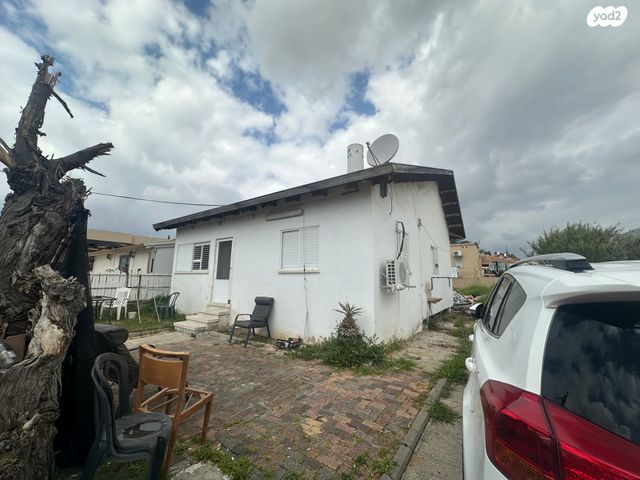 בית פרטי/ קוטג', שיכון עובדים, גן יבנה