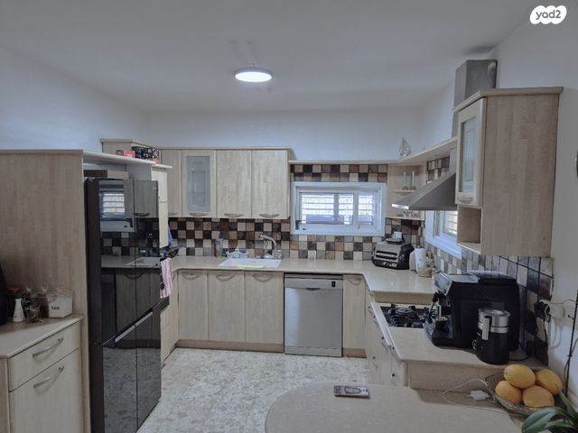 דו משפחתי, שערי תקווה