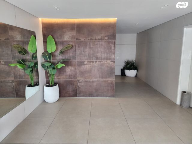 דירת גן, שיר השירים, שאר העיר, גן יבנה