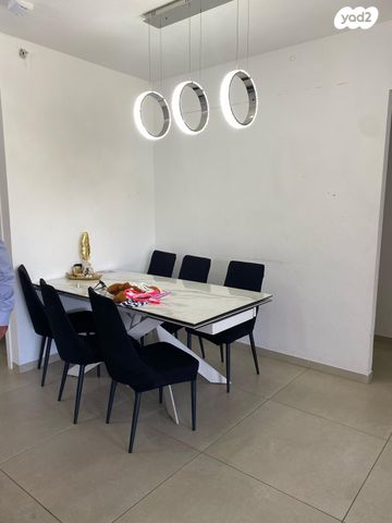 דירה, חיים הרצוג, הוד השרון