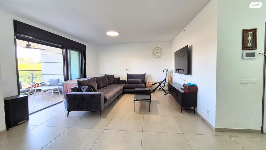 דירה, חיים הרצוג, הוד השרון