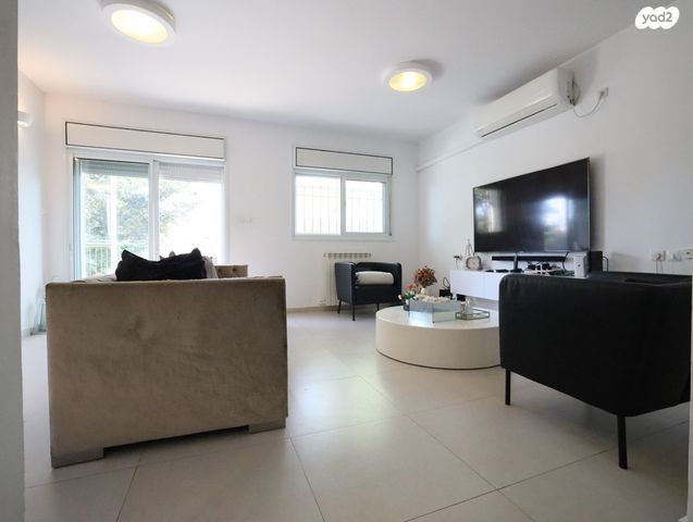 דופלקס, שכונה ז', מבשרת ציון