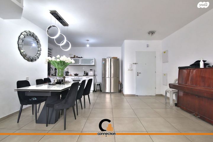 דירה, שלום שבזי, משכנות האומנים, קרית מוצקין